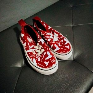 7 pairs of kids shoes $50 for all are $10 each